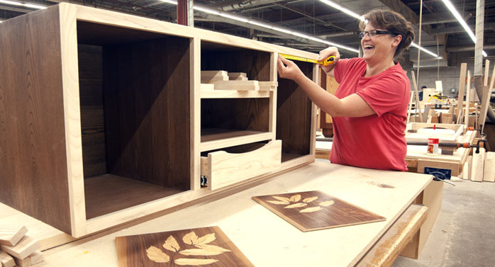 Making an order. Cabinet maker. Makers Cabinet Ferrule. Woodwork Cabinet. Cabinet of Specialists.