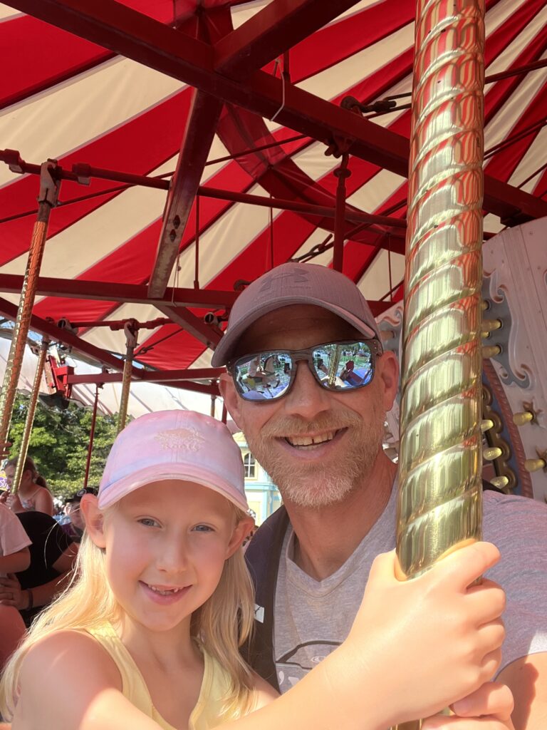 Dwight Lahay having a  fun afternoon with his daughter.