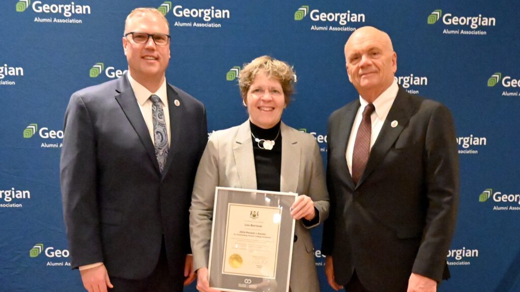  Kevin Weaver, President and CEO, 
Georgian College, and Steve Lowe, 
Chair, Georgian College Board of 
Governors, proudly presented Lisa 
Bertram (class of 1989 and 1990) with 
her nominee certificate.