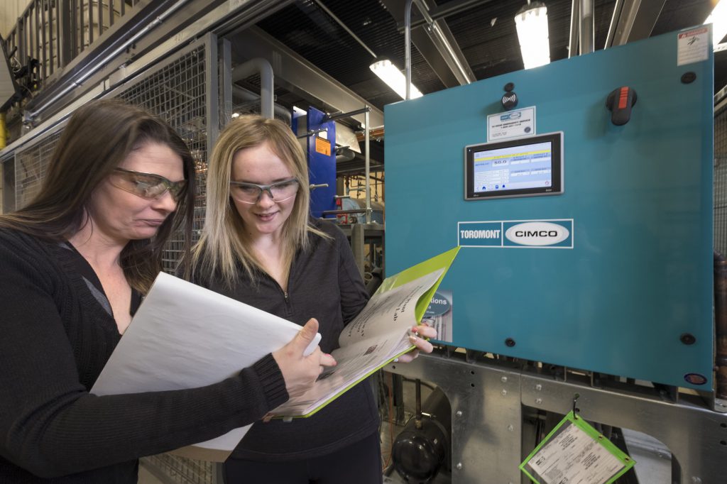 2 female students working on a power engineering project
