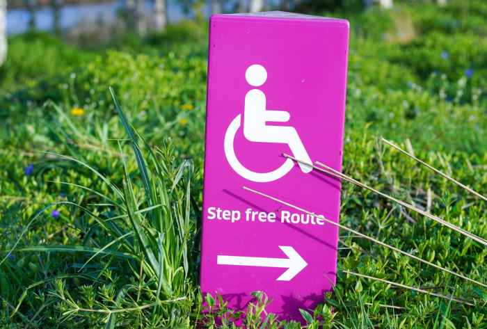 Sign showing a step-free route