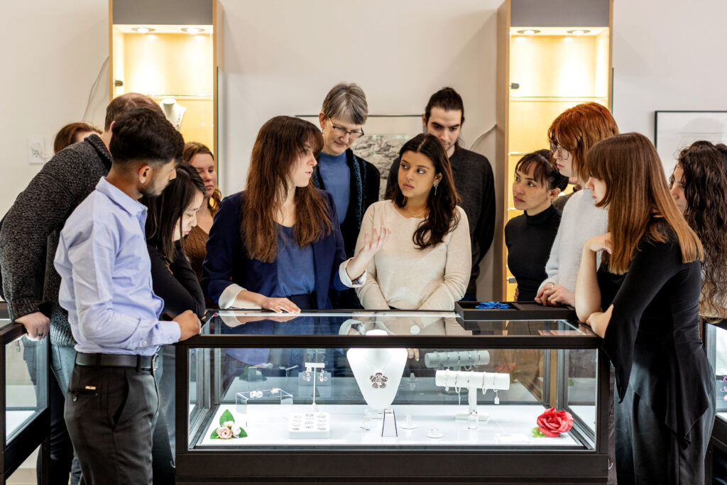 JDBB students at the Jewellery Store