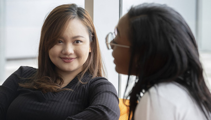 two female students sitting together and having a conversation